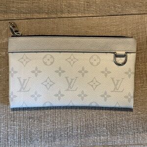 Authentic Louis Vuitton Taigarama Discovery Pochette PM